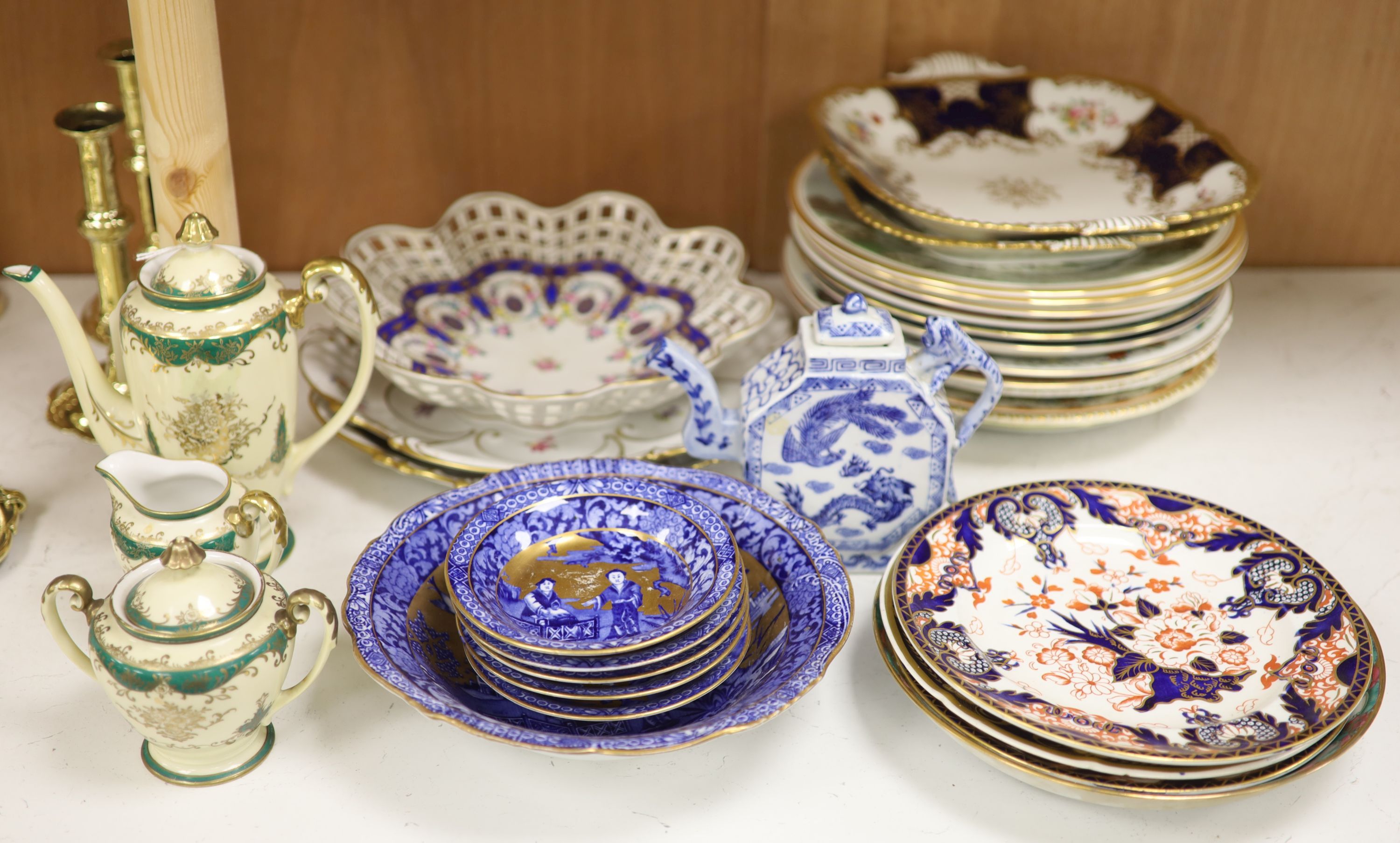 A quantity of mixed Continental and English porcelain, 19th/20th century to include Coalport, Crown Derby, Dresden, Oriental wares, etc